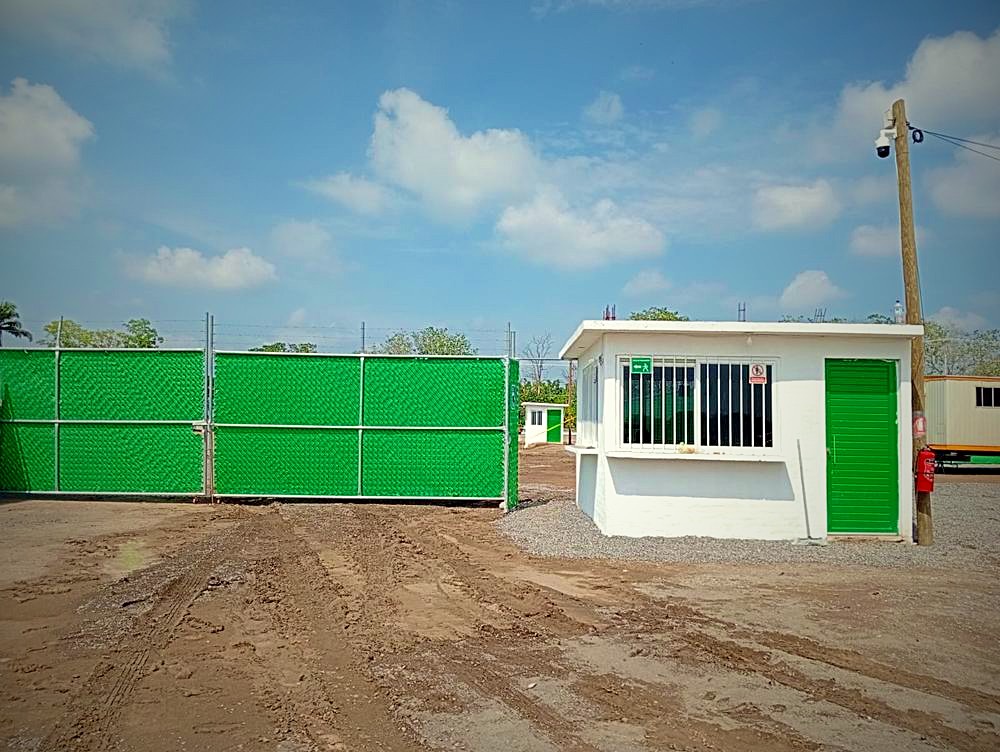 Caseta de acceso y control de la base